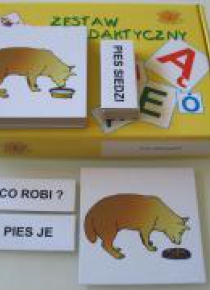 Zestaw dydaktyczny. Co robi pies?